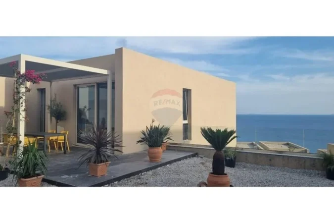 Dhermi - Palase, shitet Vile , 600.000 € (Palase)