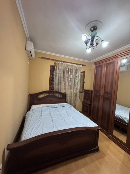 Tirane, jepet me qera apartament 1+1+Ballkon Kati 1, 65 m² 400 € (21 Dhjetori prane Mullirit (rruga per tek Mozaiku))