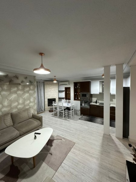 Tirane, jepet me qera apartament 2+1+Ballkon Kati 6, 102 m² 550 € (Yzberisht)