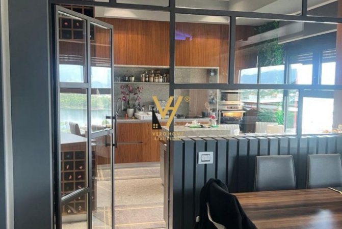 Tirane, jepet me qera apartament 3+1+Ballkon Kati 4, 320 m² 1.900 € (RRUGA PETI)