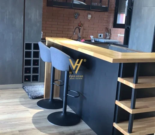 Tirane, jepet me qera apartament 1+1+Ballkon Kati 4, 95 m² 1.000 € (RRUGA PETI)