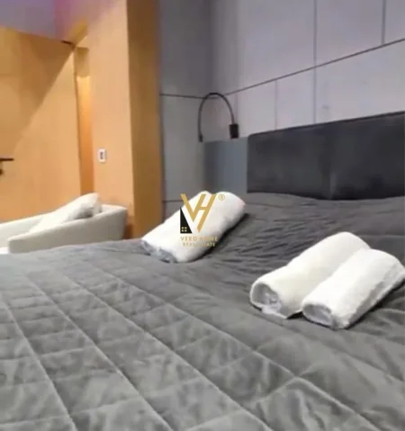 Tirane, jepet me qera apartament 1+1+Ballkon Kati 4, 95 m² 1.000 € (RRUGA PETI)