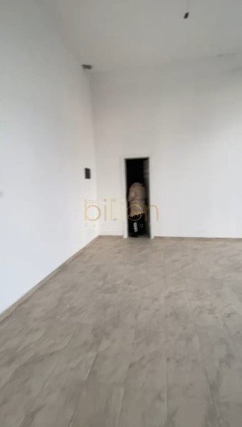 Tirane, jepet me qera ambjent biznesi ,