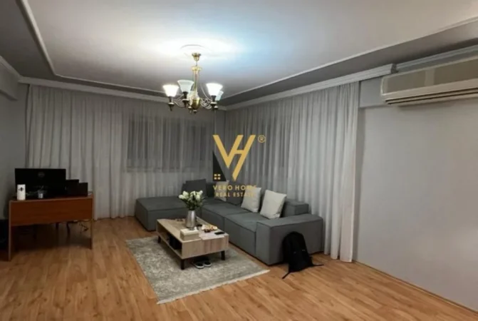 Tirane, shitet apartament 3+1+Ballkon Kati 2, 188 m² 260.000 € (XHAMLLIK)