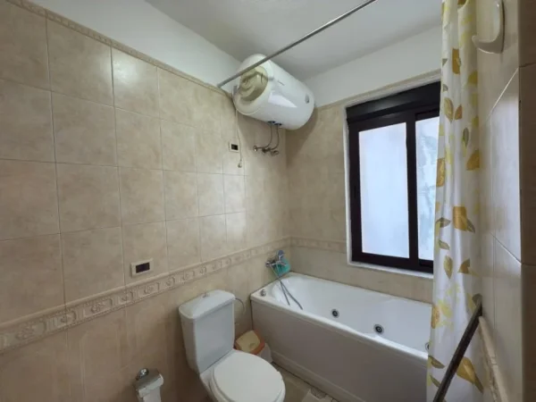 Tirane, jepet me qera apartament 2+1 Kati 8, 80 m² 800 € (JEPET ME QERA SUPER APARTAMENTI 2+1 I MOBILUAR NE BLLOK)