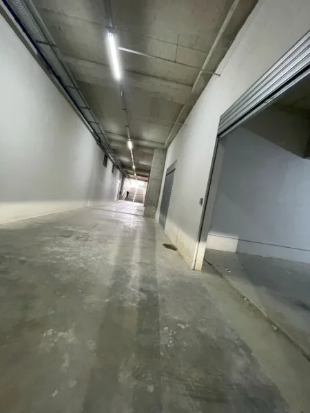 Tirane, jepet me qera ambjent biznesi Kati -1, (Ish stacioni trenit)