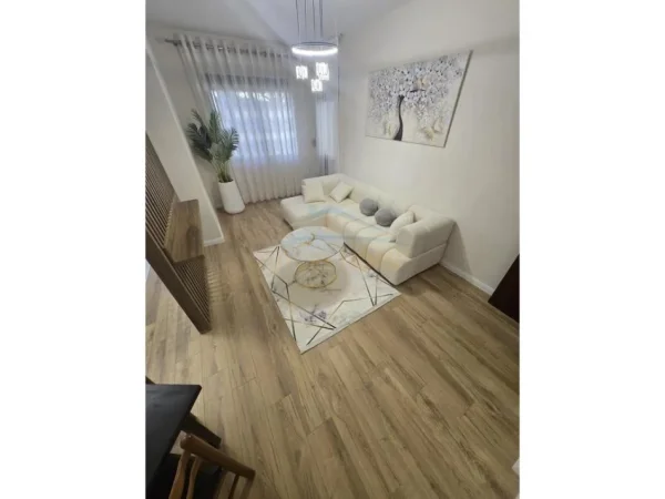 Durres, shes apartament 1+1+Ballkon Kati 2, 70 m² 88.000 € (Shkembi i Kavajes)