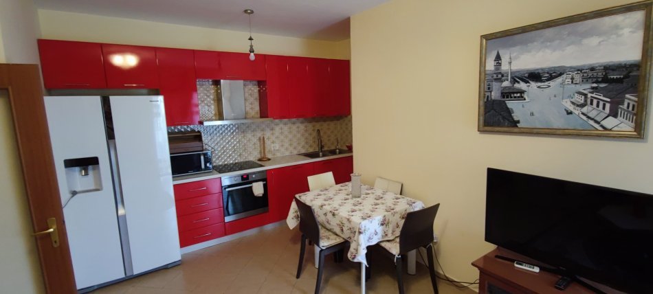 Tirane, jepet me qera apartament 1+1+Ballkon Kati 3, 70 m² 650 € (Rr. e Kosovareve)