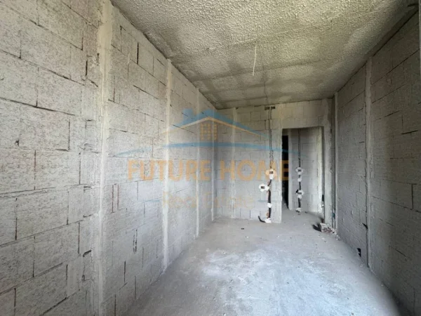 Tirane, shitet apartament 2+1+Ballkon Kati 3, 92 m² 105.000 € (Autostrada Tirane Durres)