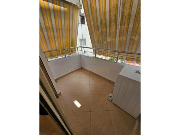 Tirane, shes apartament 2+1+Ballkon Kati 3, 91 m² 120.000 € (Fresk)