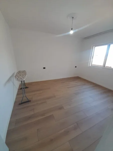 Tirane, jepet me qera apartament 1+1 Kati 4, 52 m² 400 € (21 Dhjetori)