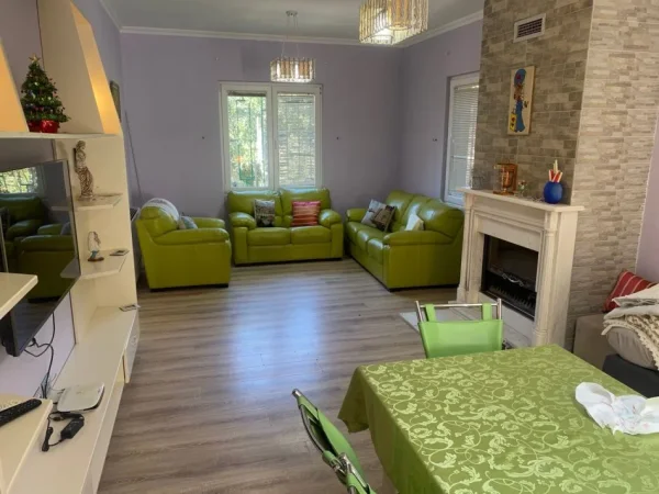 Tirane, shitet 4+1+Aneks+Ballkon Kati 3, 1.896 m² 380.000 € (PEZE E VOGEL)