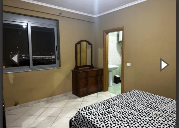 Tirane, jepet me qera apartament 2+1+Ballkon Kati 7, 400 € (CAZA ITALIA)