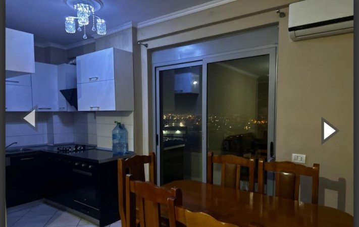 Tirane, jepet me qera apartament 2+1+Ballkon Kati 7, 400 € (CAZA ITALIA)