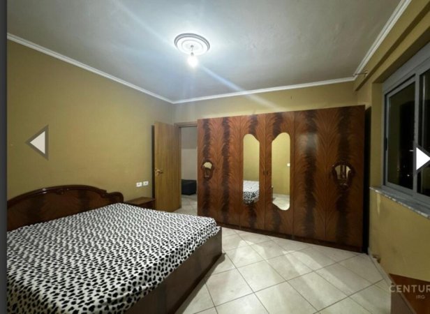 Tirane, jepet me qera apartament 2+1+Ballkon Kati 7, 400 € (CAZA ITALIA)