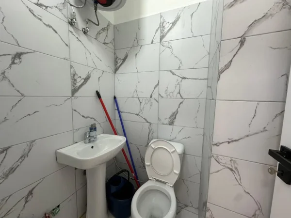 Tirane, jepet me qera ambjent biznesi Kati 0, 30 m² 400 € (Rruga Myslym Shyri)