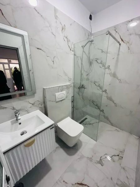 Tirane, jepet me qera apartament 1+1 Kati 1, 350 € (5 maji)