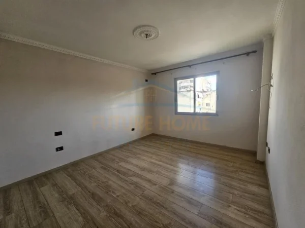 Tirane, shitet apartament duplex 3+1+Ballkon Kati 5, 112 m² 160.000 € (Ish Tregu Elektrik)