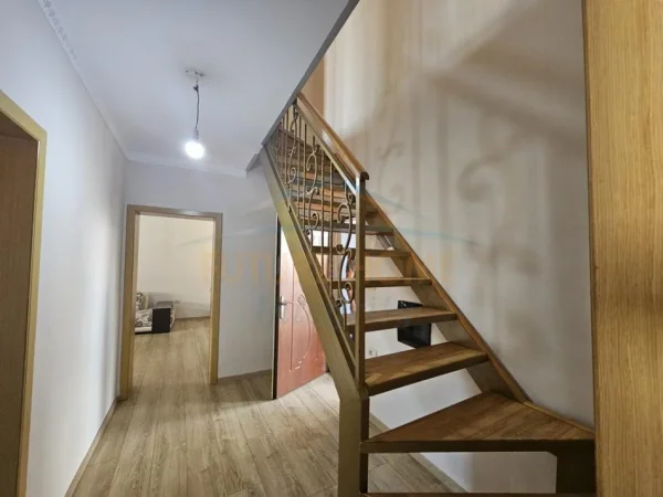 Tirane, shitet apartament duplex 3+1+Ballkon Kati 5, 112 m² 160.000 € (Ish Tregu Elektrik)