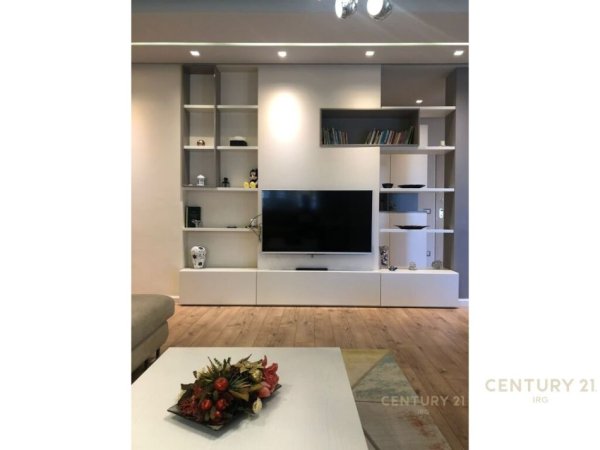 Tirane, shitet apartament 3+1+Ballkon , 142 m² 390.500 € (Kopshti Zoologjik)