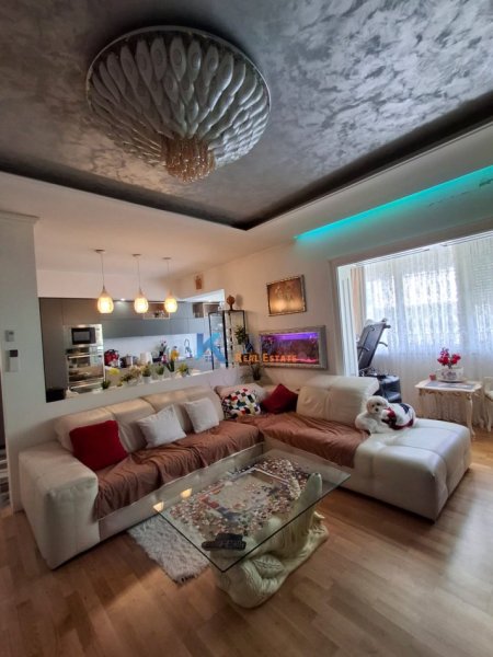 Tirane, shes apartament 3+1+Ballkon Kati 3, 128 m² 350.000 € (Komuna e Parisit)