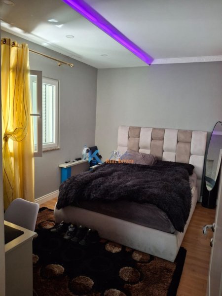 Tirane, shes apartament 3+1+Ballkon Kati 3, 128 m² 350.000 € (Komuna e Parisit)