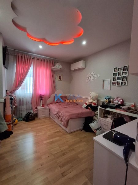 Tirane, shes apartament 3+1+Ballkon Kati 3, 128 m² 350.000 € (Komuna e Parisit)