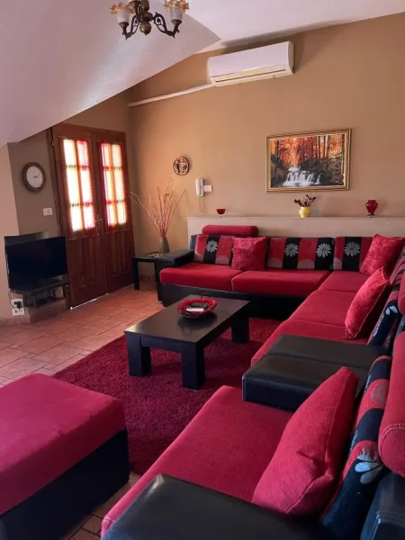 Tirane, jepet me qera Vile 2+1 Kati 3, 130 m² 500 € (don bosko)