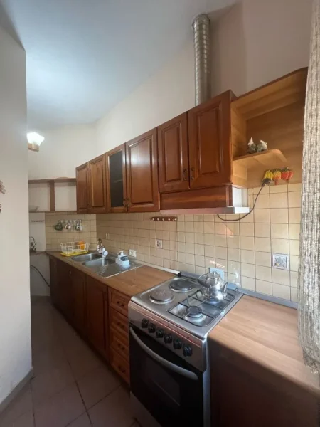 Tirane, jepet me qera Vile 2+1 Kati 3, 130 m² 500 € (don bosko)