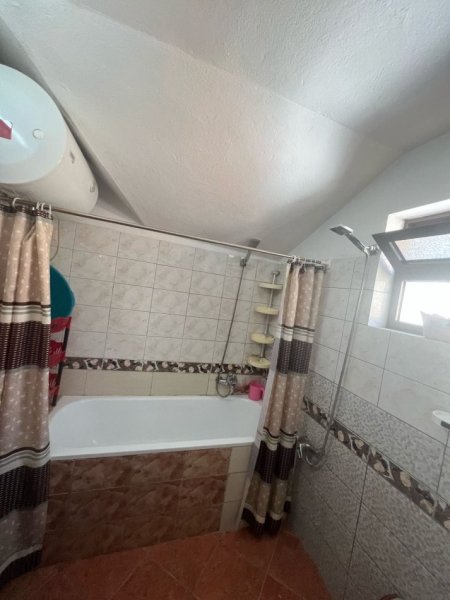 Tirane, jepet me qera Vile 2+1 Kati 3, 130 m² 500 € (don bosko)