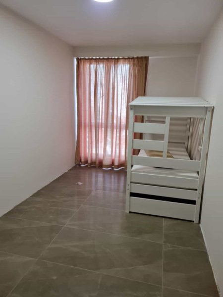 Tirane, jepet me qera apartament 3+1 Kati 6, 130 m² 700 € (fusha e aviacionit)