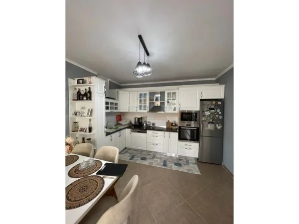 Shqiperi, shitet apartament 2+1 Kati 8, 97 m² 152.000 € (Unaza e Re)