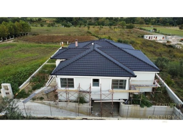 Tirane, shitet Vile 1 Katshe Kati 1, 142 m² 800.000 € (Farke)