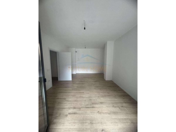 Tirane, jepet me qera apartament 1+1 Kati 3, 86 m² 350 € (Rezidenca &quot;Oasis&quot; Unaza e Re)