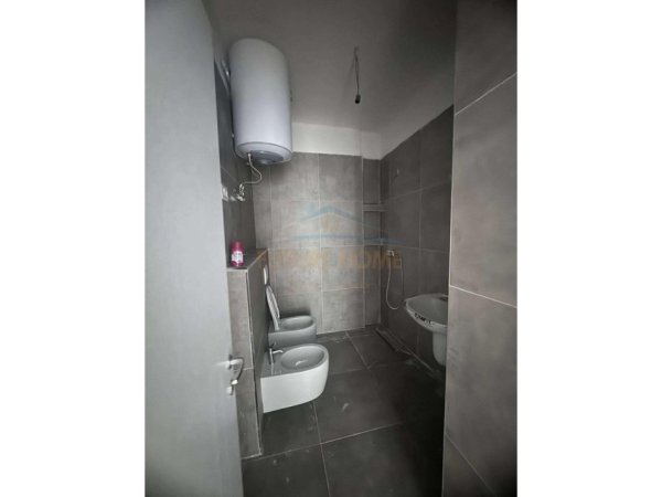 Tirane, jepet me qera apartament 1+1 Kati 3, 86 m² 350 € (Rezidenca &quot;Oasis&quot; Unaza e Re)