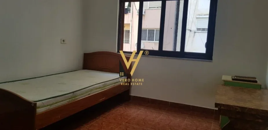 Tirane, jepet me qera apartament 2+1+Ballkon Kati 4, 93 m² 600 € (SHESHI WILLSON)