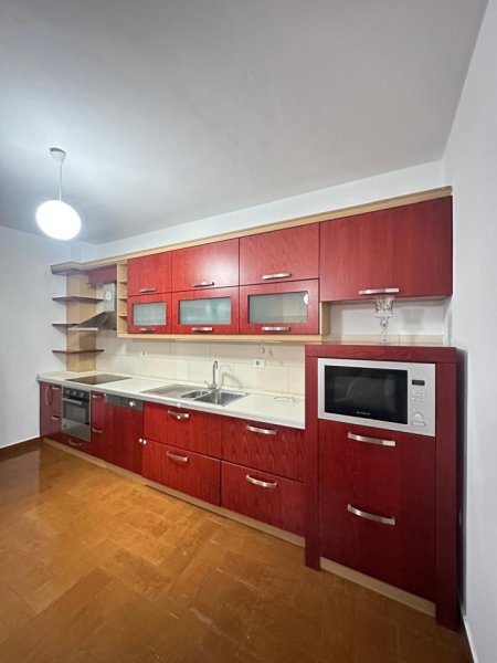 Tirane, jap me qera apartament 1+1+Ballkon Kati 5, 83 m² 550 € (Don Bosko)