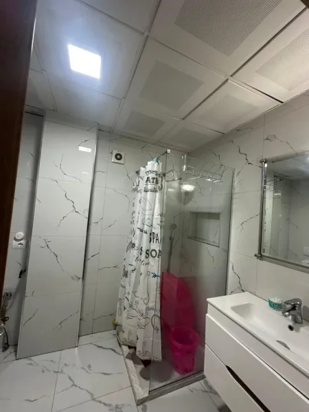 Tirane, jap me qera apartament 1+1+Ballkon Kati 5, 83 m² 550 € (Don Bosko)