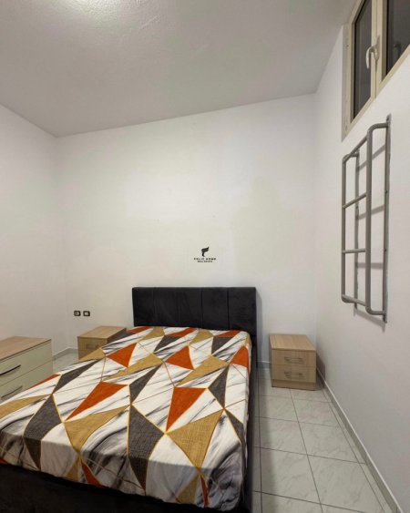 Tirane, jepet me qera apartament 1+1+Ballkon Kati 1, 50 m² 350 € (5 MAJI)