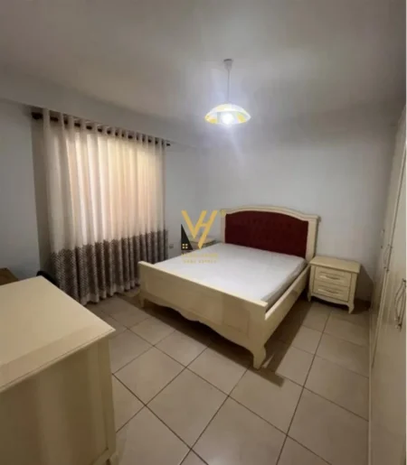 Tirane, jepet me qera apartament 2+1+Ballkon Kati 1, 100 m² 650 € (21 DHJETORI)