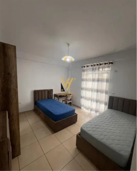 Tirane, jepet me qera apartament 2+1+Ballkon Kati 1, 100 m² 650 € (21 DHJETORI)