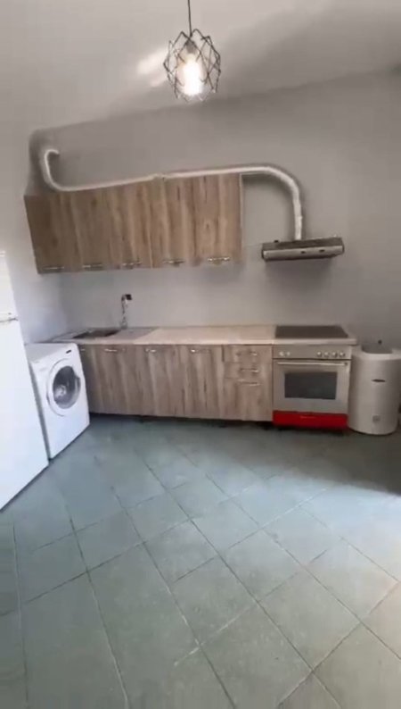 Tirane, jepet me qera Vile 2+1 Kati 2, 80 m² 500 € (ZOGU I ZI)