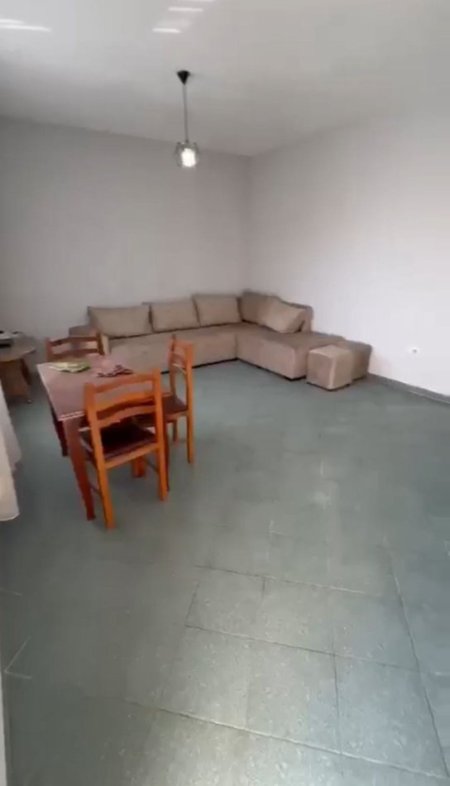 Tirane, jepet me qera Vile 2+1 Kati 2, 80 m² 500 € (ZOGU I ZI)