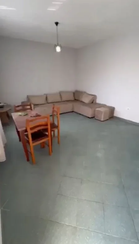 Tirane, jepet me qera Vile 2+1 Kati 2, 80 m² 500 € (ZOGU I ZI)
