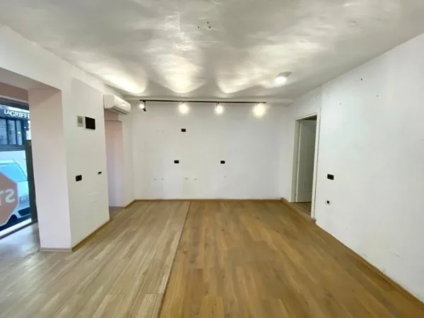 Ambient me Qera 📍Farmacia 10 (45m²) || 370€/muaj