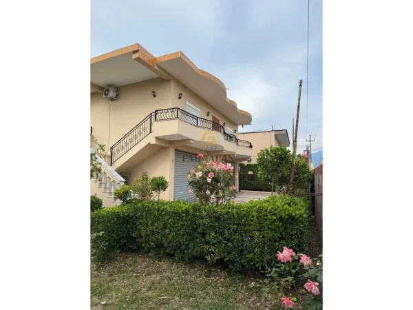 Tirane, shitet Vile 2 Katshe , 235 m² 180.000 € (Kamez)
