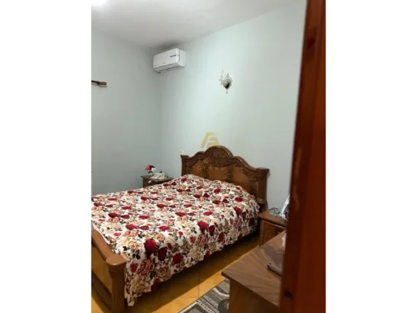 Tirane, shitet Vile 2 Katshe , 235 m² 180.000 € (Kamez)