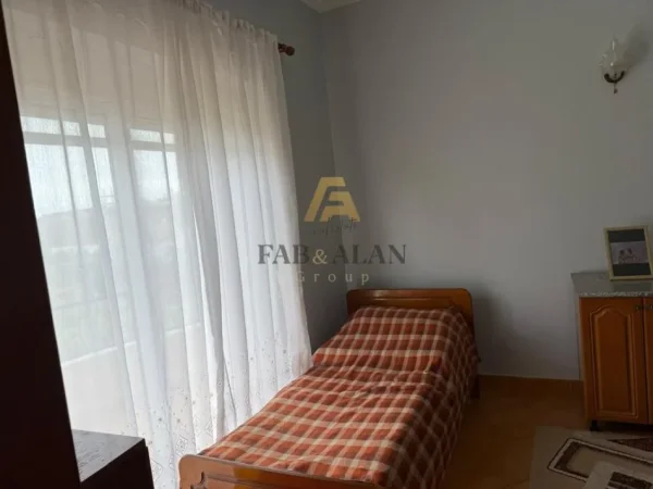 Tirane, shitet Vile 2 Katshe , 235 m² 180.000 € (Kamez)