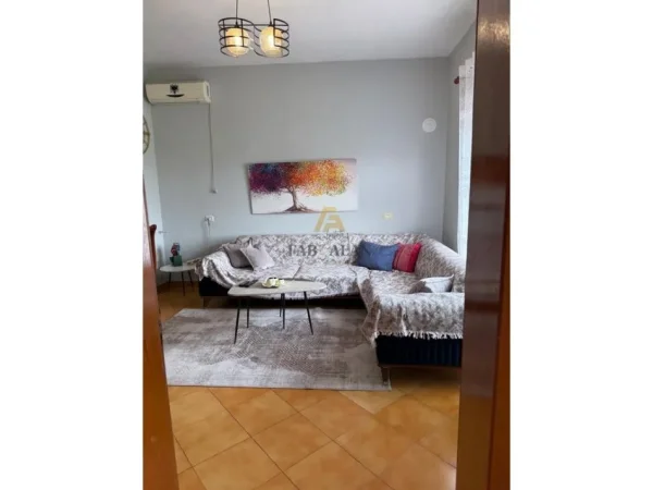 Tirane, shitet Vile 2 Katshe , 235 m² 180.000 € (Kamez)