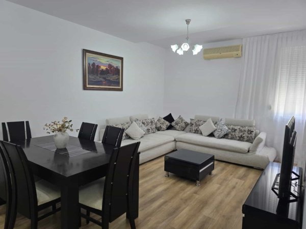 Tirane, jepet me qera apartament 2+1+Ballkon Kati 3, 1 m² 700 € (VASIL SHANTO)